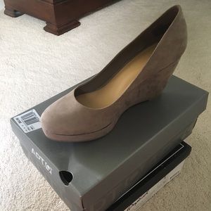 Size 10 closed toe wedges